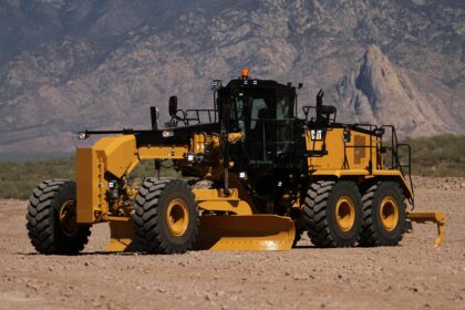 How to select the right motor grader based on your project’s needs